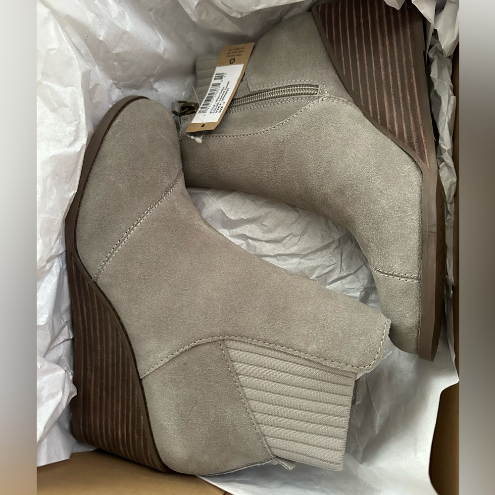 NIB TOMS Suede Bootie